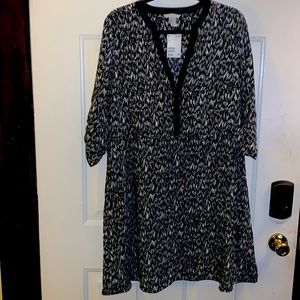 Trendy black and white shift dress with tie waist. Brand new with tags, H&M sz14
